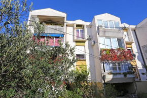 Apartments with a parking space Makarska - 18498